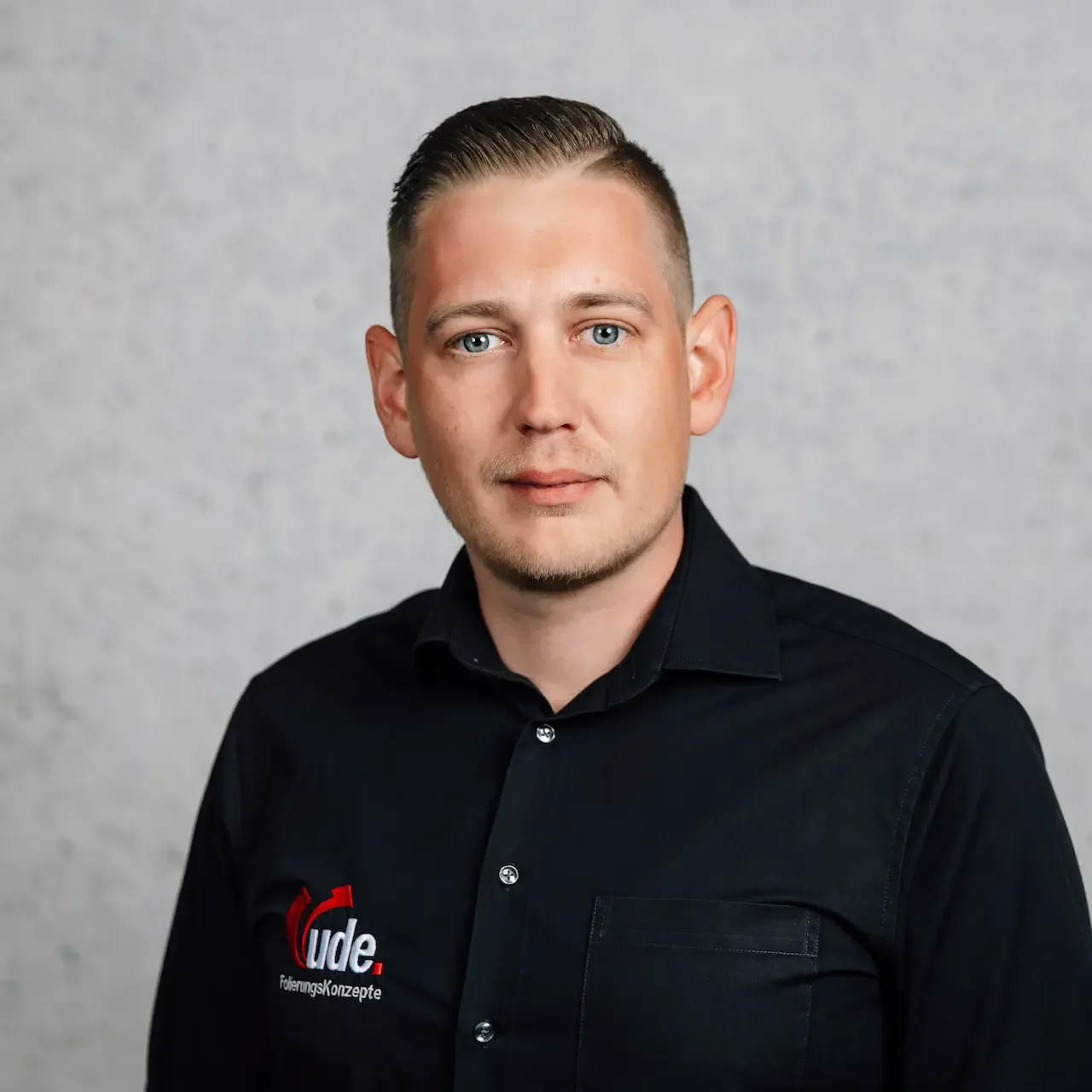 Portraitfoto von Jochen Asbeck, Projektmanagement bei der Ude FolierungsKonzepte GmbH